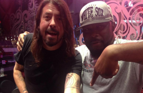 Il nuovo tatuaggio di Dave Grohl, fatto la scorsa notte nello studio di Royaltattooist