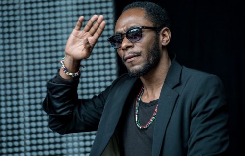 Mos Def in un live a Londra, 2015 (Photo by Ollie Millington/Redferns via Getty Images)
