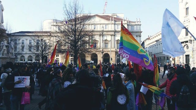 Foto dalla manifestazione di oggi, 23 gennaio 2016, a Milano in favore delle unioni civili per le coppie omosessuali