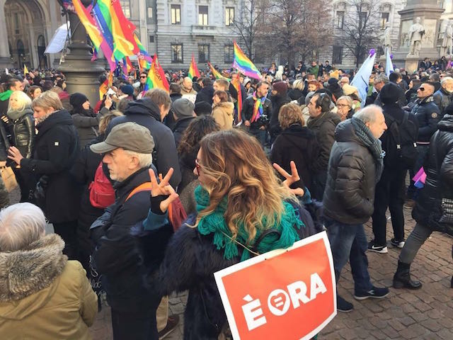 Foto dalla manifestazione di oggi, 23 gennaio 2016, a Milano in favore delle unioni civili per le coppie omosessuali