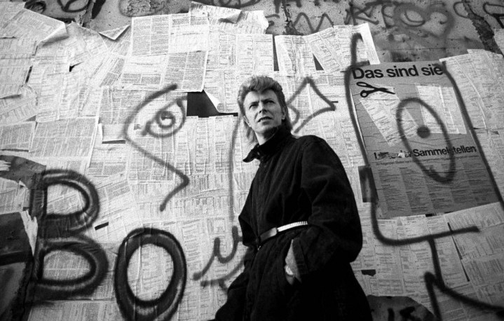 A Berlino è scomparsa la targa memoriale a David Bowie