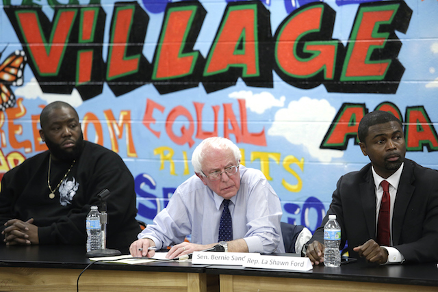 Bernie Sanders insieme a Killer Mike dei Run the Jewels (a sinistra), suo sostenitore. Foto di Joshua Lott/Getty Images