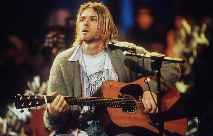 Kurt Cobain durante lo storico Unplugged di MTV
