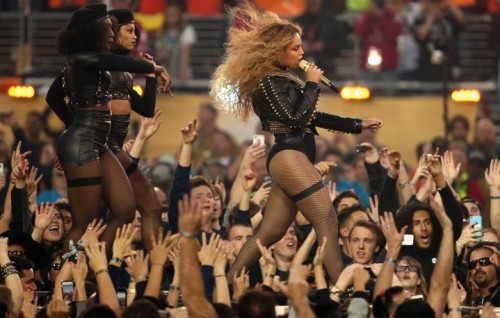 Beyonce durante l'Halftime Show del SuperBowl (Photo by Christopher Polk/Getty Images)