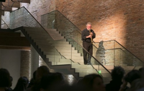 Evan Parker si è esibito venerdì 19 al Museo Punta della Dogana. Foto: Matteo De Fina