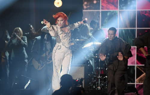 Lady Gaga sul palco dei Grammy Awards. Ph: Jeff kravitz/Getty Images