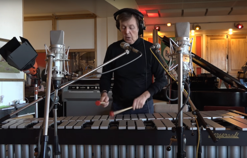 Paul McCartney ha utilizzato anche uno xilofono per la registrazione dei suoni di Skype