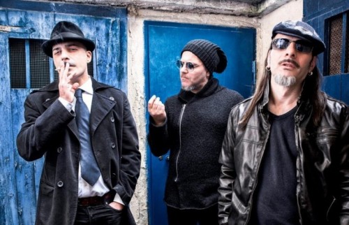 I Marta sui tubi sono Carmelo Pipitone, Giovanni Gulino e Ivan Paolini - Foto di Ikka MIrabelli