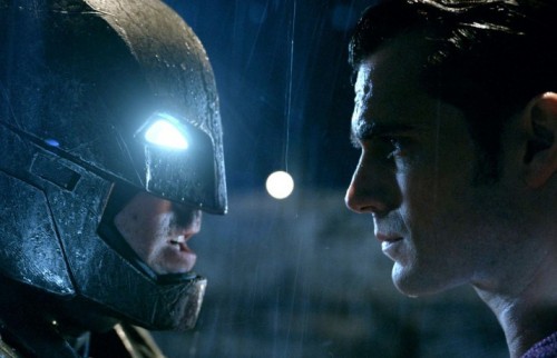 "Batman V Superman", diretto da Zack Snyder. Basato sui personaggi dei fumetti DC Comics, è al cinema dal 23 marzo