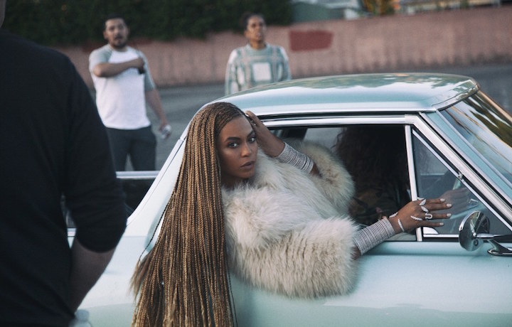 Beyoncé parla del suo approccio all’arte e della sua famiglia in una rara intervista