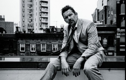 Ethan Hawke è nato a Austin, Texas, nel 1970. Ha esordito al cinema a 14 anni con “Explorers” di Joe Dante (1985), a fianco di River Phoenix. Ha pubblicato due romanzi usciti anche in Italia: “L’amore giovane” e “Mercoledì delle ceneri”. Ora è al cinema negli States con “Born to Be Blue” - Foto di Theo Wenner