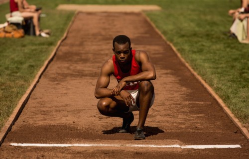 Stephan James nei panni di Jesse Owens in "Race - Il colore della vittoria"
