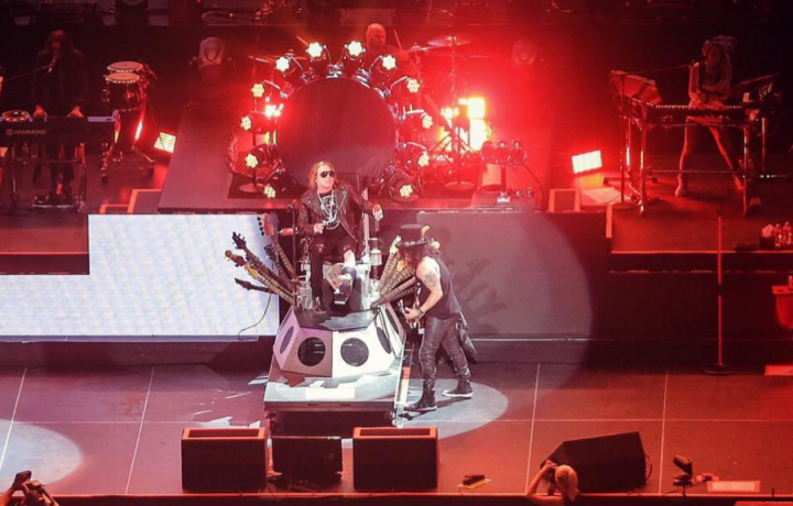 Axl Rose e Slash durante il primo dei due live a Las Vegas. Foto Instagram