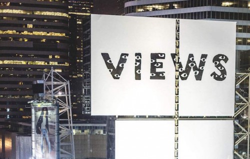 L'installazione a Toronto che annuncia l'uscita dell'album