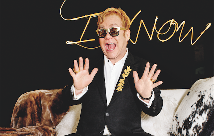 Dopo una vita a pensare di essere «troppo egoista» per avere figli, ora Elton John è felice di averne due con il marito David Furnish. Foto: Sam Taylor-Johnson