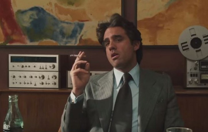 Bobby Cannavale nei panni di Richie Finestra in una puntata della serie