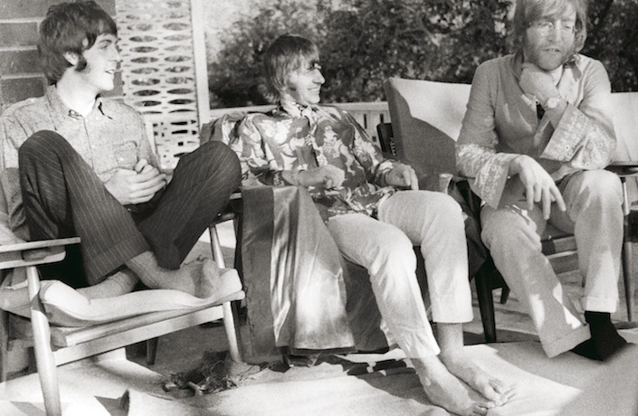Paul, Ringo e John durante una lecture del 1968. Foto: Pattie-Boyd