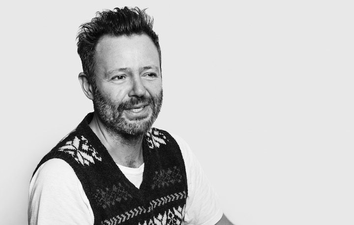 Michael Young è nato in Inghilterra nel 1966. Attualmente lavora a Hong Kong