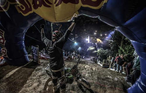 Un'immagine della scorsa edizione del "Red Bull Epic Rise". Foto: Damiano Levati/Red Bull Content Pool