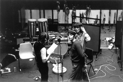 I Beatles agli Abbey Road Studios durante la registrazione di "Hey Jude", foto di Tony Bramwell / Photoshot / Agenzia Sintesi