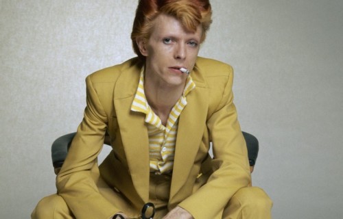 David Bowie nel 1974 - Foto di Terry O'Neill