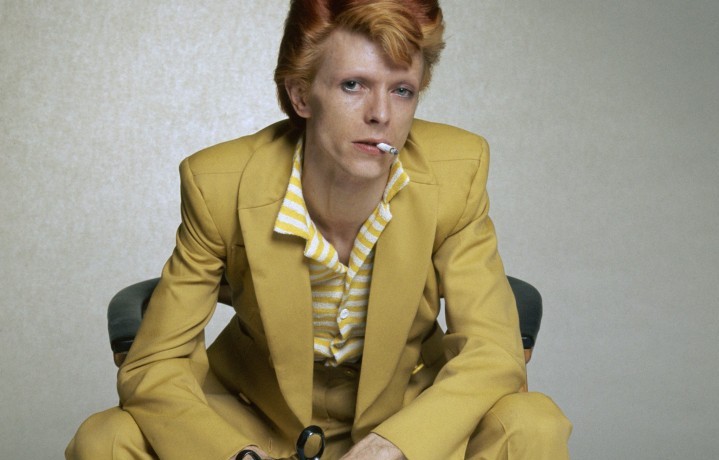 David Bowie nel 1974 - Foto di Terry O'Neill
