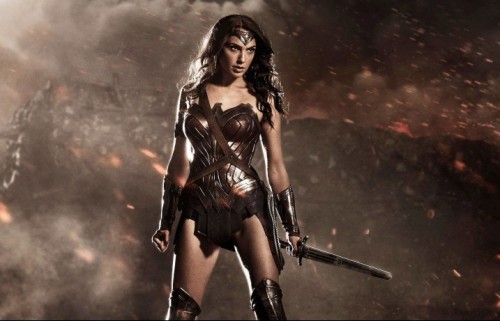 Il nuovo film DC Comics uscirà il 2 giugno 2017. Gal Gadot è la nuova "Wonder Woman"
