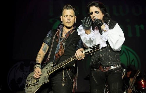 Johnny Depp e Alice Cooper sul palco con gli Hollywood Vampires - Foto via Facebook