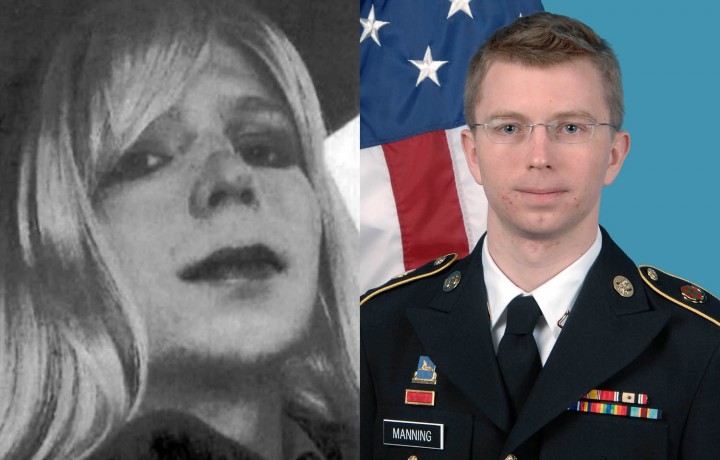 Chelsea Manning, a sinistra, ha cambiato sesso immediatamente dopo la condanna. A destra una foto del 2012, come Bradley Edward Manning