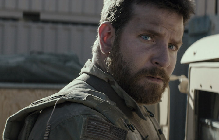 Bradley Cooper in una scena di "American Sniper"