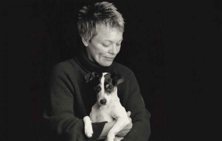 Laurie Anderson con il suo cane Lolabelle - Foto Stampa