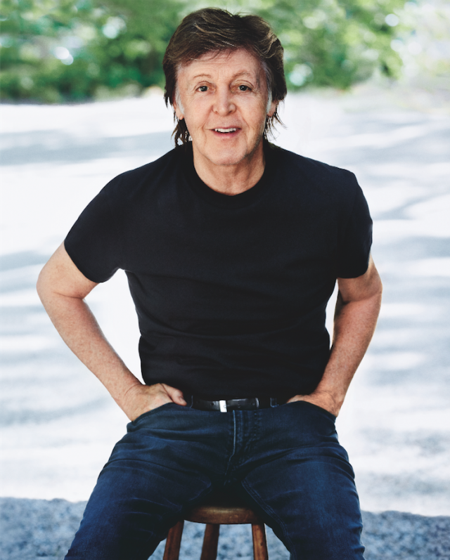 Paul McCartney fotografato dalla moglie Linda quando vivevano nella loro fattoria in Scozia. È lì che nacque l'album Ram