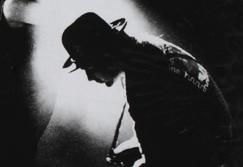 "Rattle and Hum" degli U2 è stato pubblicato il 10 ottobre 1988 e fa seguito all'album dell'87 "The Joshua Tree"