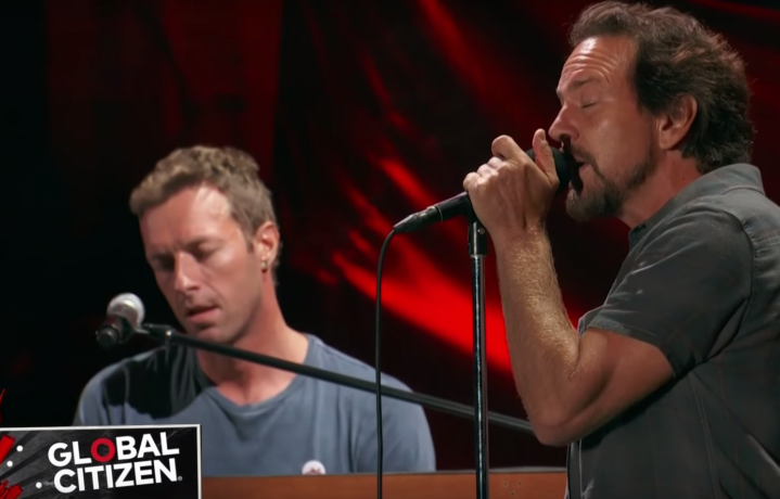 Chris Martin e Eddie Vedder hanno suonato insieme al Global Citizen Festival. I video