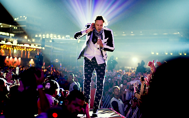 Win Butler degli Arcade Fire, foto via Facebook, courtesy of http-::ihateflash.net: