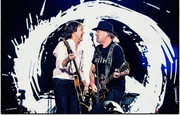 Paul McCartney e Neil Young live al Desert Trip, foto via Facebook