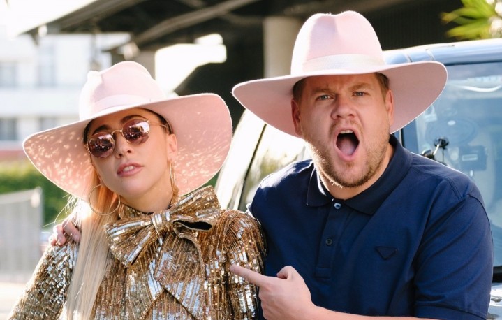Lady Gaga e James Corden si divertono un sacco nel nuovo “Carpool Karaoke”