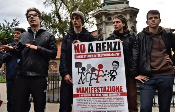 Firenze, manifestazione contro la Leopolda 2016. Foto Ansa.
