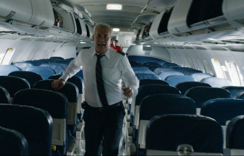 Tom Hanks nei panni di Chesley “Sully” Sullenberger, capitano dell’Airbus 1549, che il 15 gennaio 2009 rischiò di schiantarsi contro i grattacieli di Manhattan. Sully è nei cinema italiani dall’1 dicembre