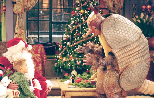 Ross travestito da armadillo, l'animale simbolo di tutte le festività, nell'episodio di Friends "The one with the holiday armadillo"