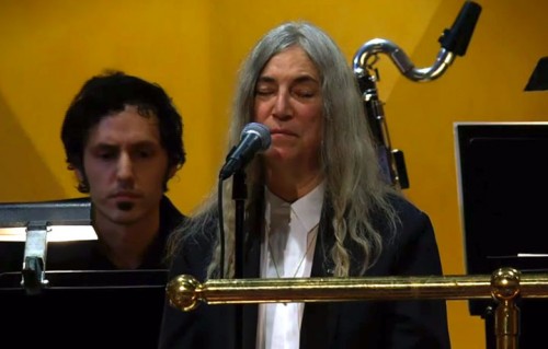 Patti Smith ha cantato per Bob Dylan alla premiazione dei Nobel