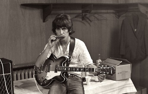 George Harrison (25 febbraio 1943 - 29 novembre 2001), foto via Facebook