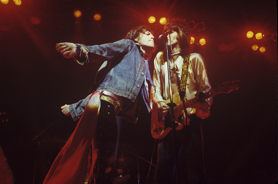 Mick Jagger e Keith Richards sul palco nel 1972, (Photo by Ethan Russel)