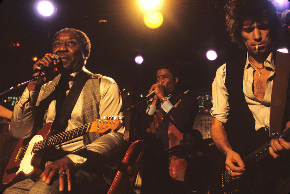 Muddy Waters, Junior Wells e Keith Richards alla Chicago's Checkerboard Lounge nel 1981, (Photo by Michael Halsband/Landov)