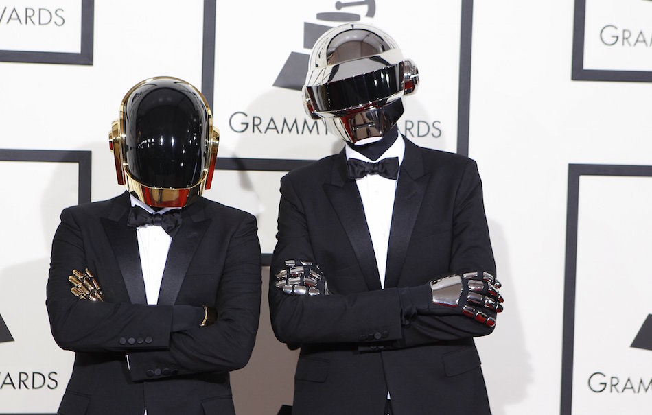 I Daft Punk sul red carpet dei Grammy 2014. Li rivedremo presto