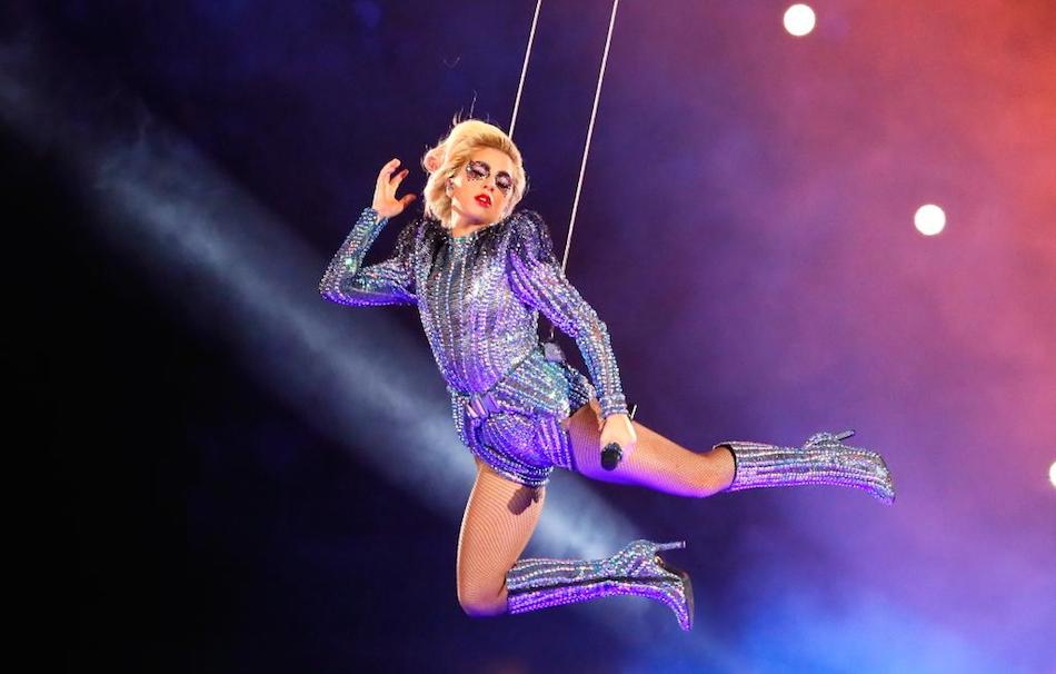 Guarda l’incredibile show di Lady Gaga al Super Bowl