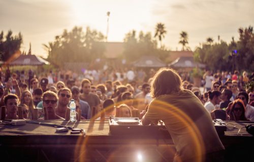 Motor City Drum Ensemble durante il suo set durante l'Oasis Festival a Marrakech, foto di Lahcen Mellal