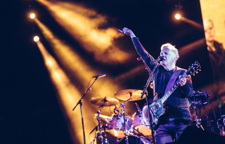 Guarda i New Order suonare i Joy Division al Coachella 2017