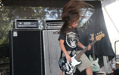 Tye Trujillo ha una band, The Helmets. Chissà come suonerà con i Korn. Foto: Gary Miller/Getty Images
