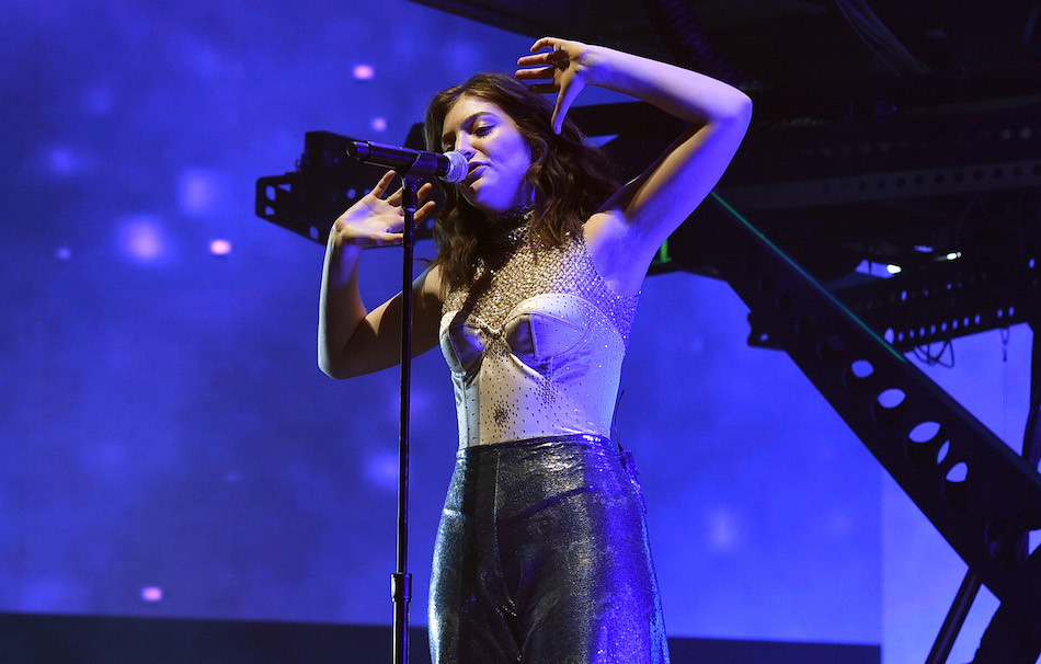 Lorde durante la sua esibizione all'Empire Polo Club durante il terzo giorno del Coachella, 16 aprile.  Foto di Kevin Winter/Getty Images for Coachella